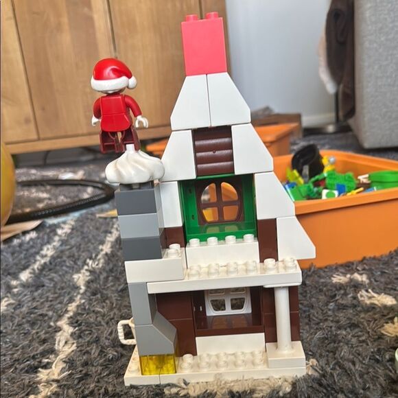 Lego Duplo Santa’s Gingerbread House - Picture 6 of 6